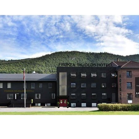 Froken Skjolds Hotel Lyngengarden Mosjøen Kültér fotó